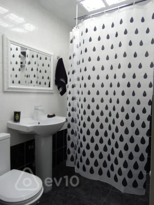 Kirayə verilir 2 otaqlı köhnə tikili 50 m²