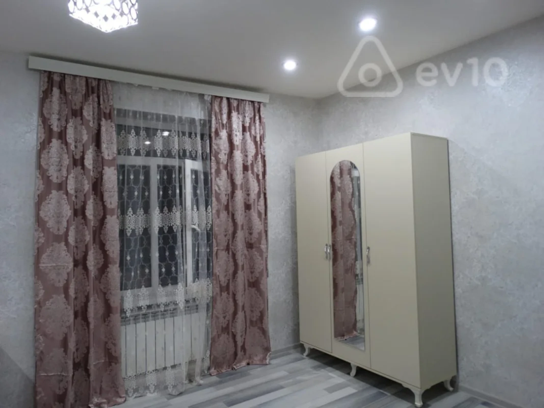Kirayə verilir 2 otaqlı köhnə tikili 50 m²