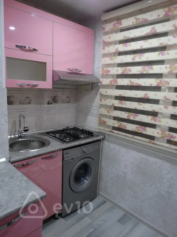 Kirayə verilir 2 otaqlı köhnə tikili 50 m²