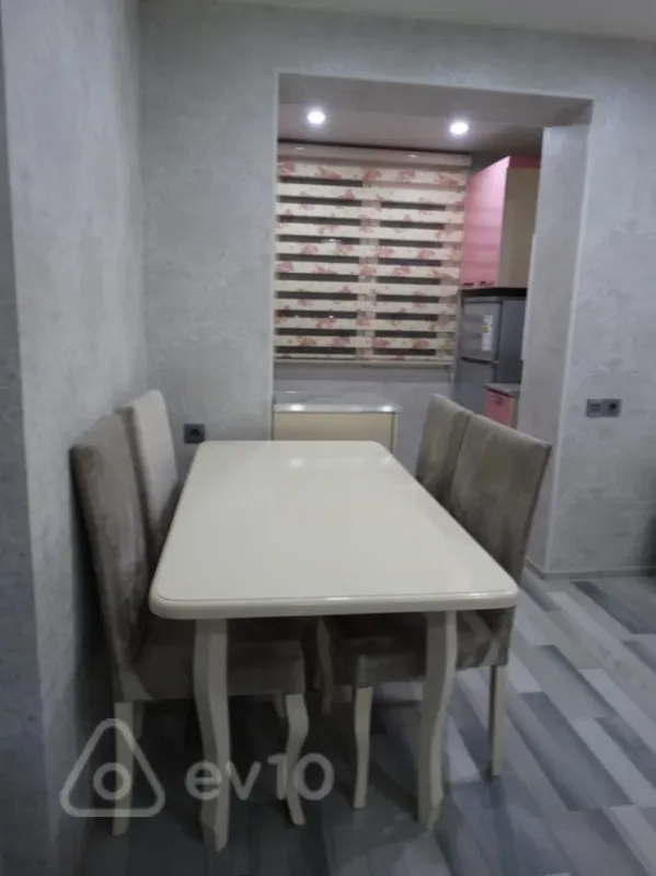 Kirayə verilir 2 otaqlı köhnə tikili 50 m²