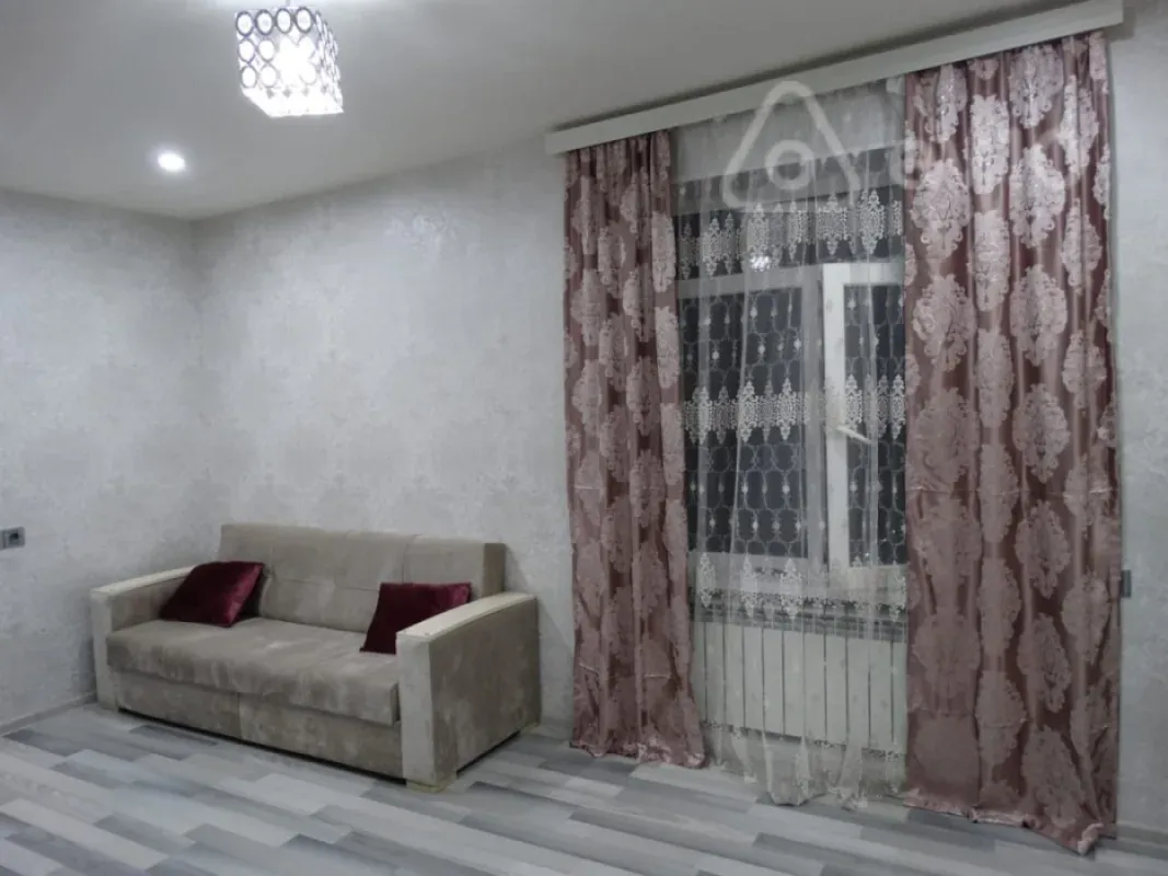 Kirayə verilir 2 otaqlı köhnə tikili 50 m²