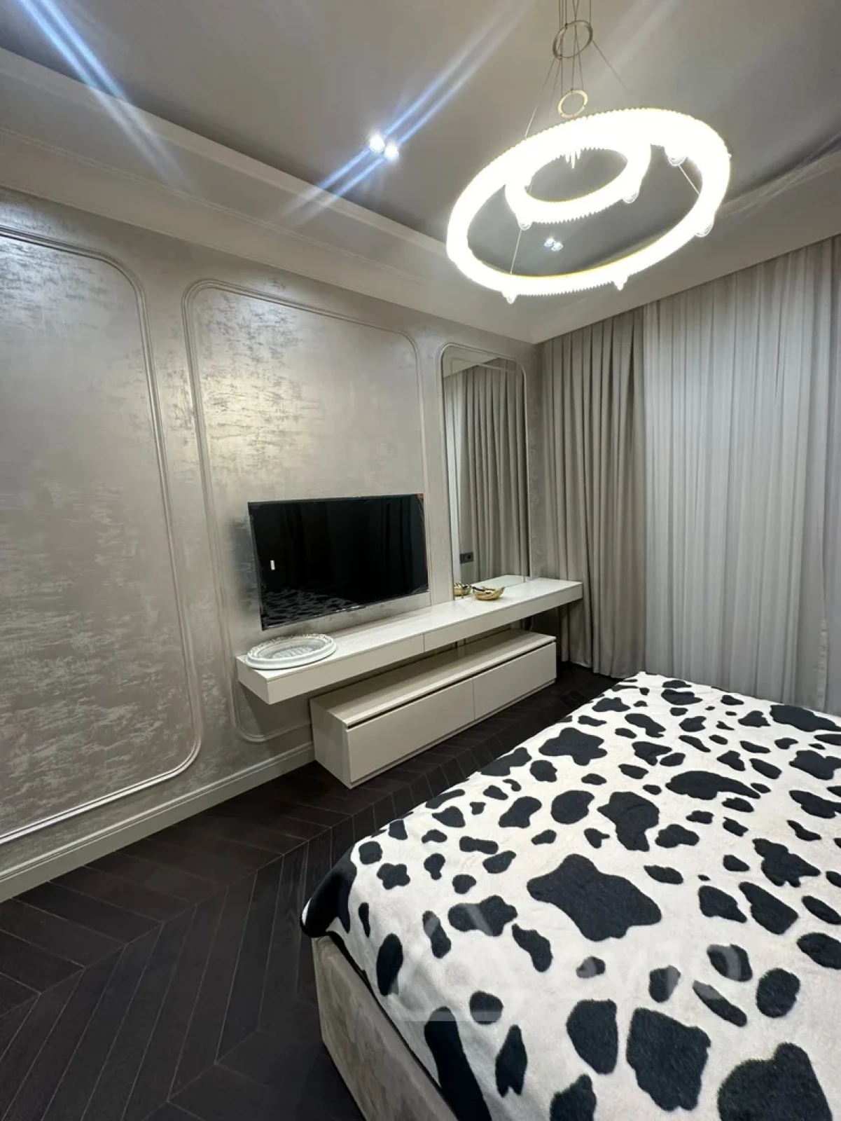 Kirayə verilir 3 otaqlı yeni tikili 180 m²