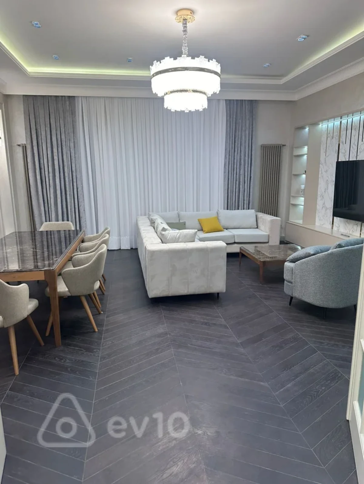 Kirayə verilir 3 otaqlı yeni tikili 180 m²