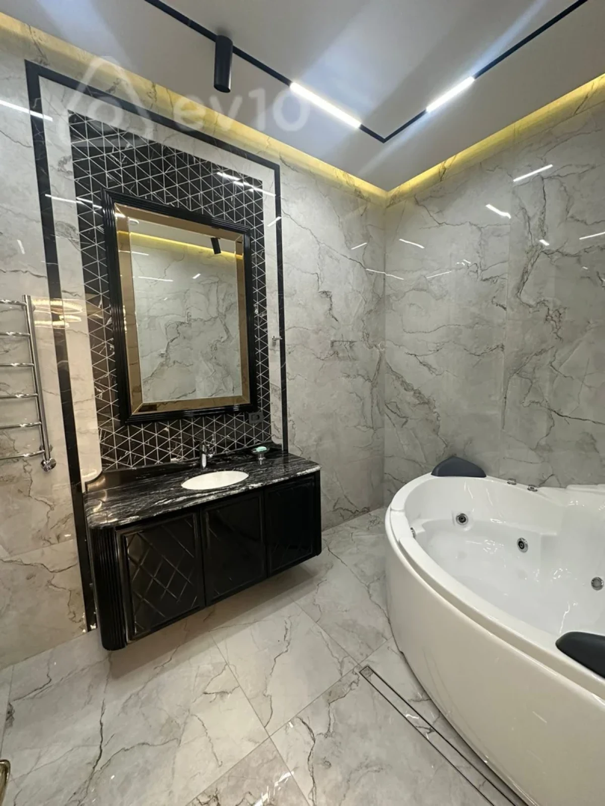 Kirayə verilir 3 otaqlı yeni tikili 180 m²