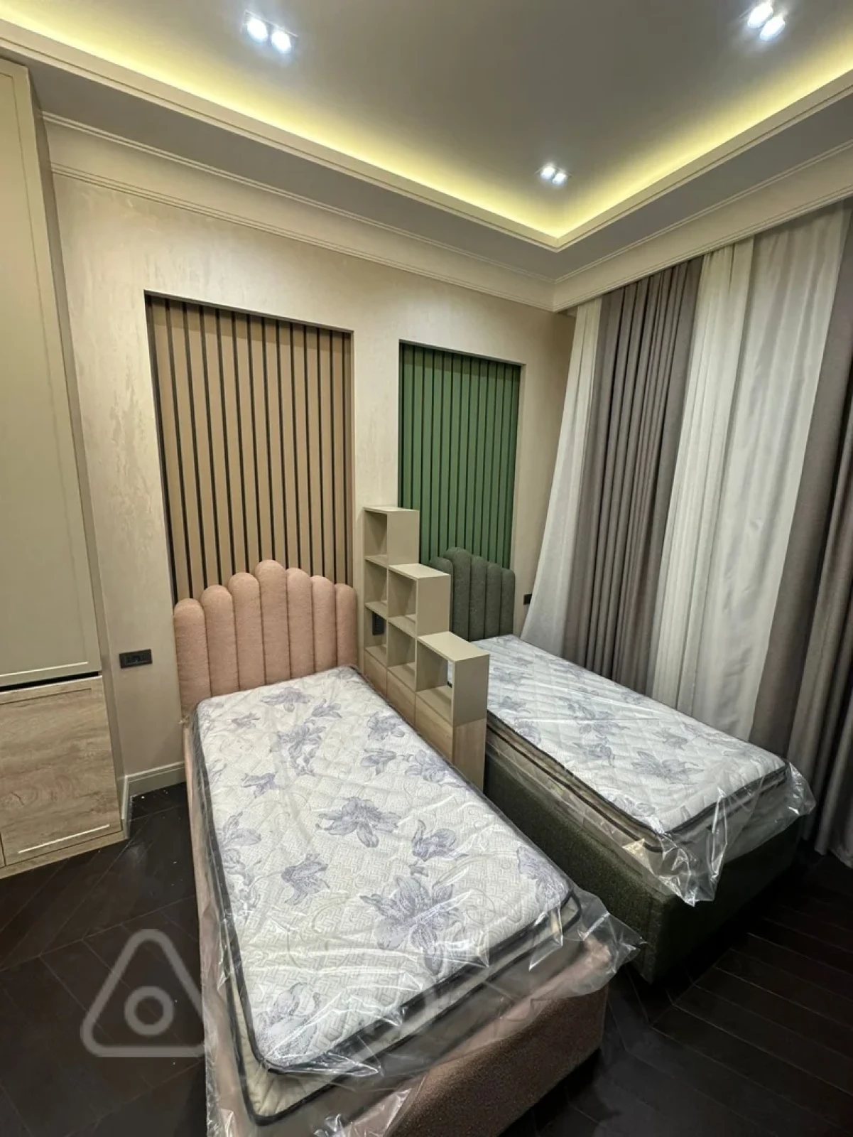 Kirayə verilir 3 otaqlı yeni tikili 180 m²