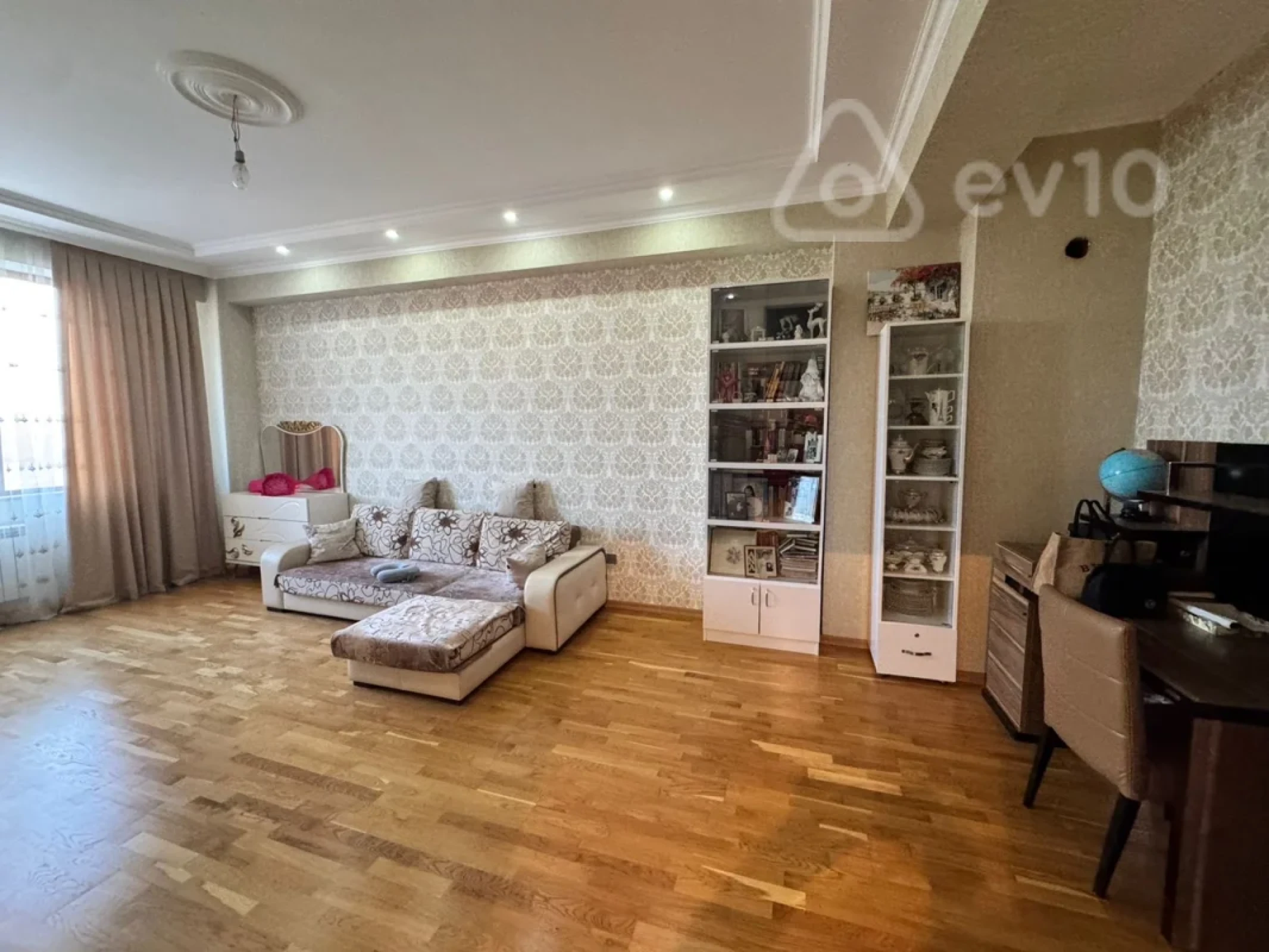 Satılır 2 otaqlı yeni tikili 75 m²