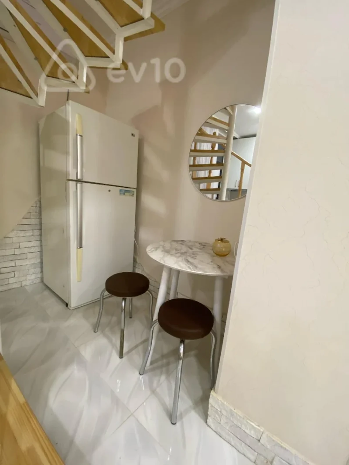 Satılır 2 otaqlı köhnə tikili 40 m²