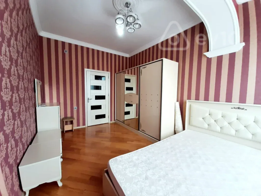 Kirayə verilir 2 otaqlı yeni tikili 70 m²