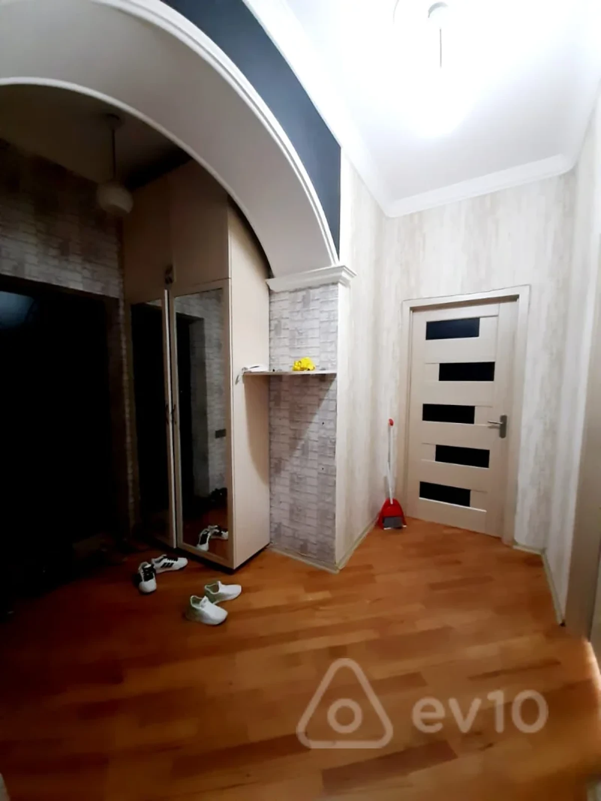 Kirayə verilir 2 otaqlı yeni tikili 70 m²