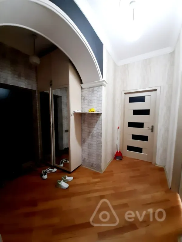 Kirayə verilir 2 otaqlı yeni tikili 70 m²