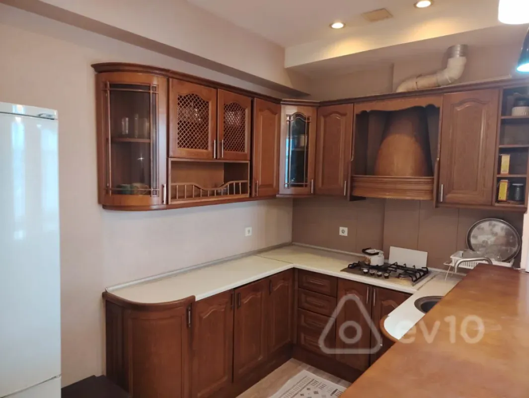 Kirayə verilir 3 otaqlı yeni tikili 125 m²