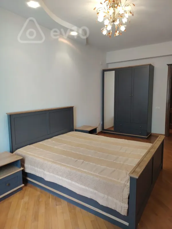 Kirayə verilir 3 otaqlı yeni tikili 125 m²