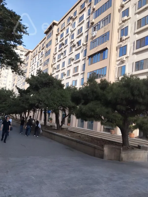 Satılır 3 otaqlı köhnə tikili 80 m²