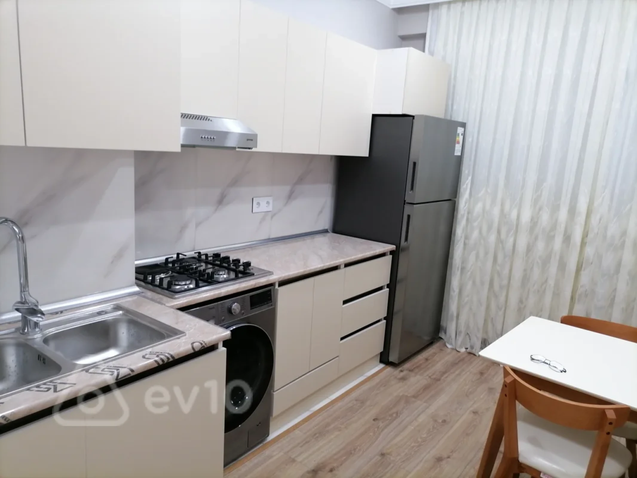 Kirayə verilir 2 otaqlı yeni tikili 68 m²