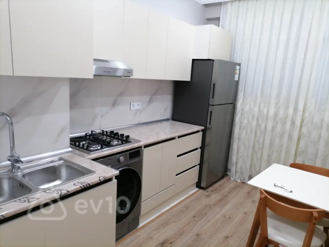 Kirayə verilir 2 otaqlı yeni tikili 68 m²