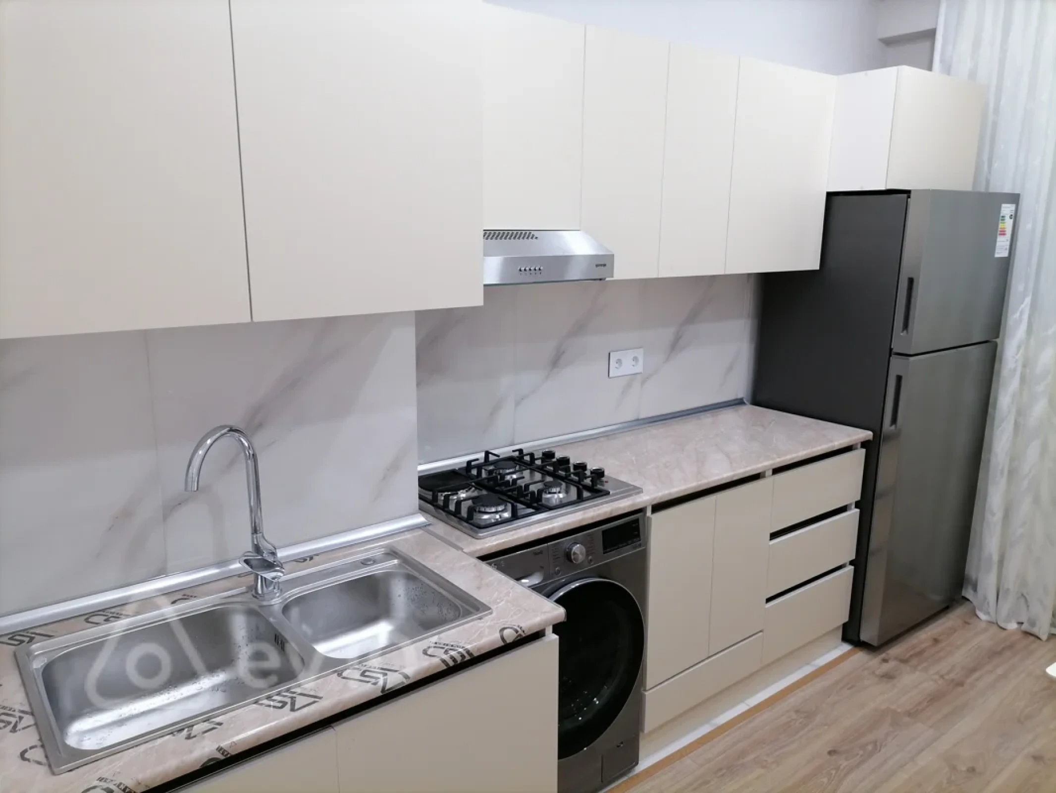 Kirayə verilir 2 otaqlı yeni tikili 68 m²