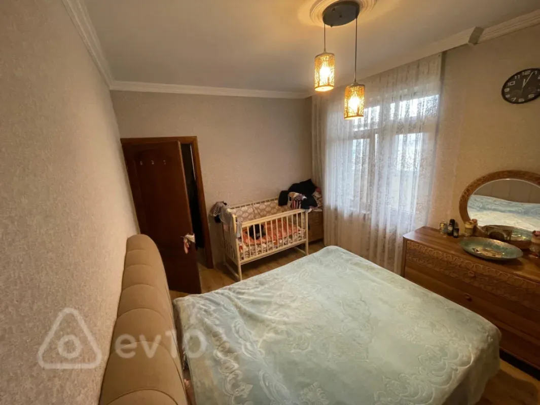 Satılır 4 otaqlı köhnə tikili 60 m²