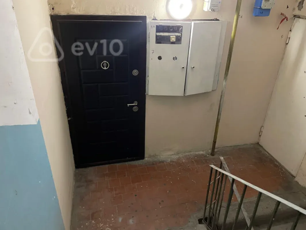 Satılır 4 otaqlı köhnə tikili 60 m²