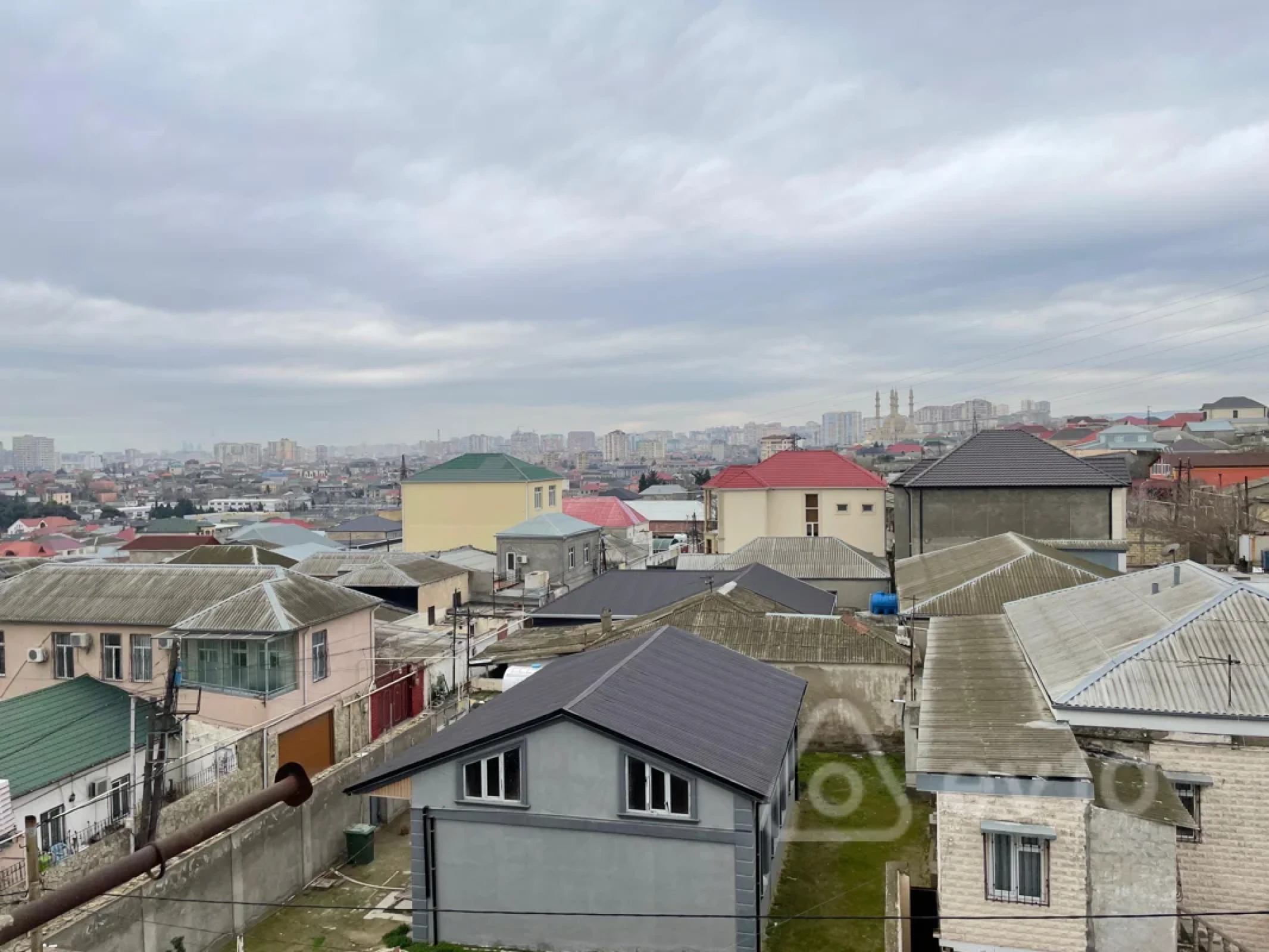 Satılır 4 otaqlı köhnə tikili 60 m²