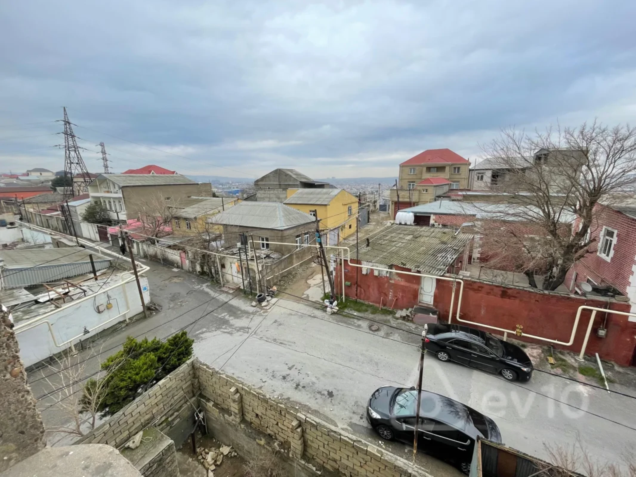 Satılır 4 otaqlı köhnə tikili 60 m²