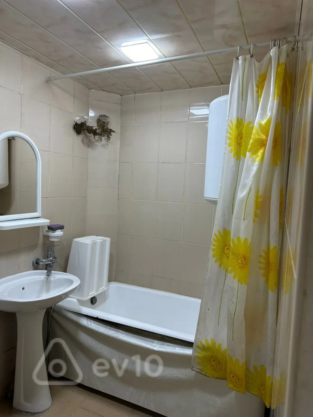 Kirayə verilir 2 otaqlı köhnə tikili 45 m²