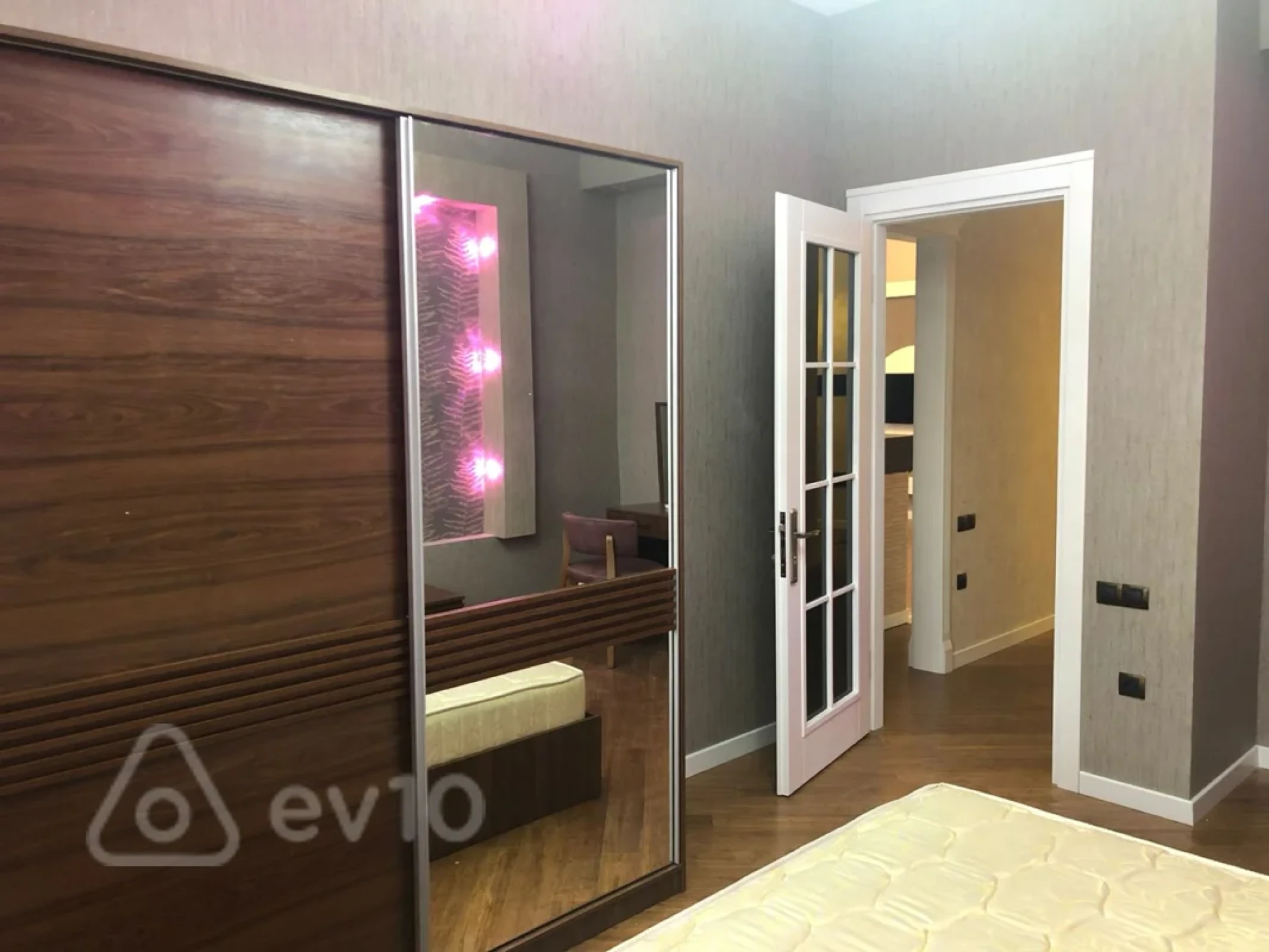 Kirayə verilir 3 otaqlı yeni tikili 90 m²