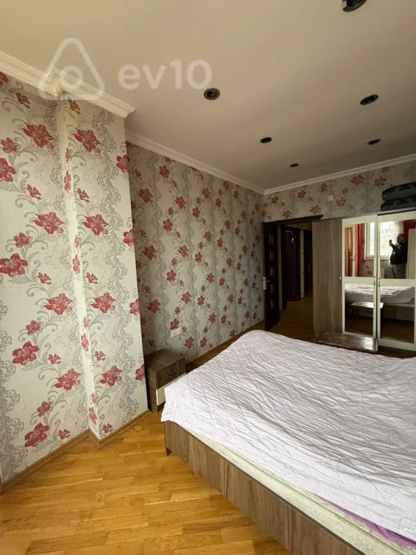 Kirayə verilir 3 otaqlı yeni tikili 100 m²