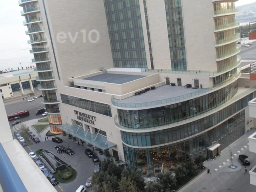 Kirayə verilir 3 otaqlı yeni tikili 150 m²