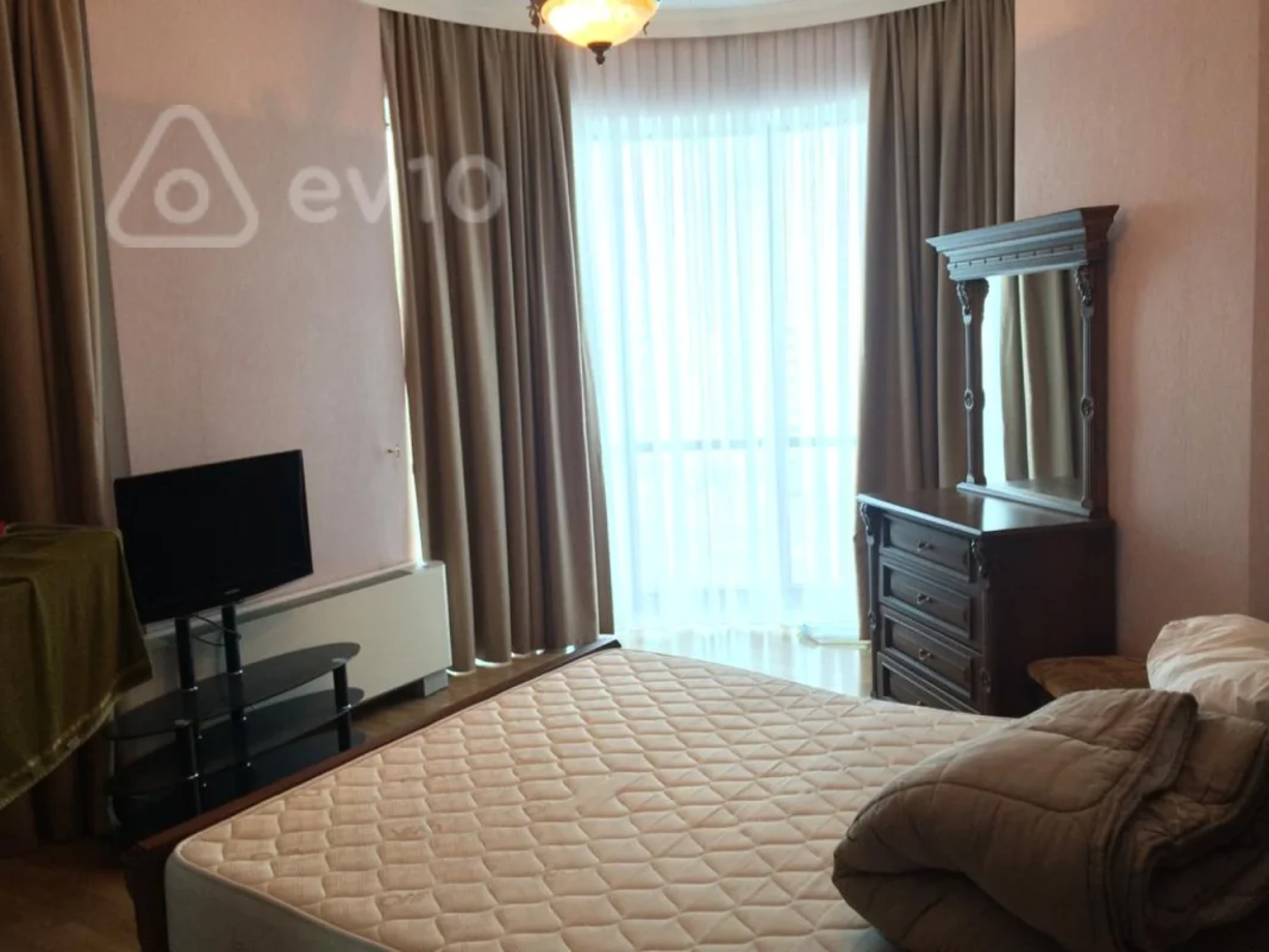 Kirayə verilir 3 otaqlı yeni tikili 150 m²