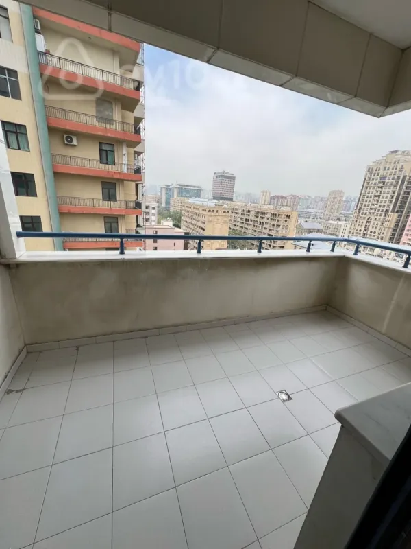 Kirayə verilir 3 otaqlı yeni tikili 150 m²