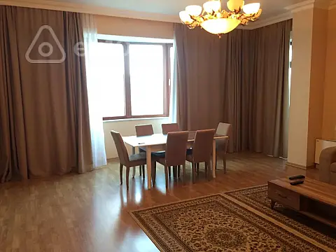 Kirayə verilir 3 otaqlı yeni tikili 150 m²