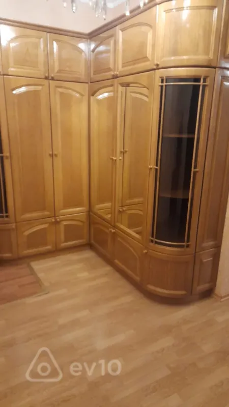 Kirayə verilir 3 otaqlı yeni tikili 150 m²