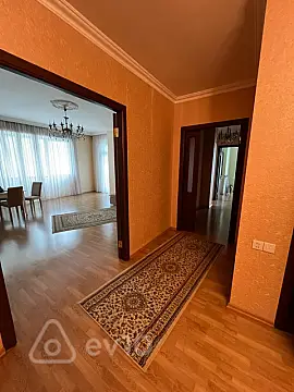 Kirayə verilir 3 otaqlı yeni tikili 150 m²