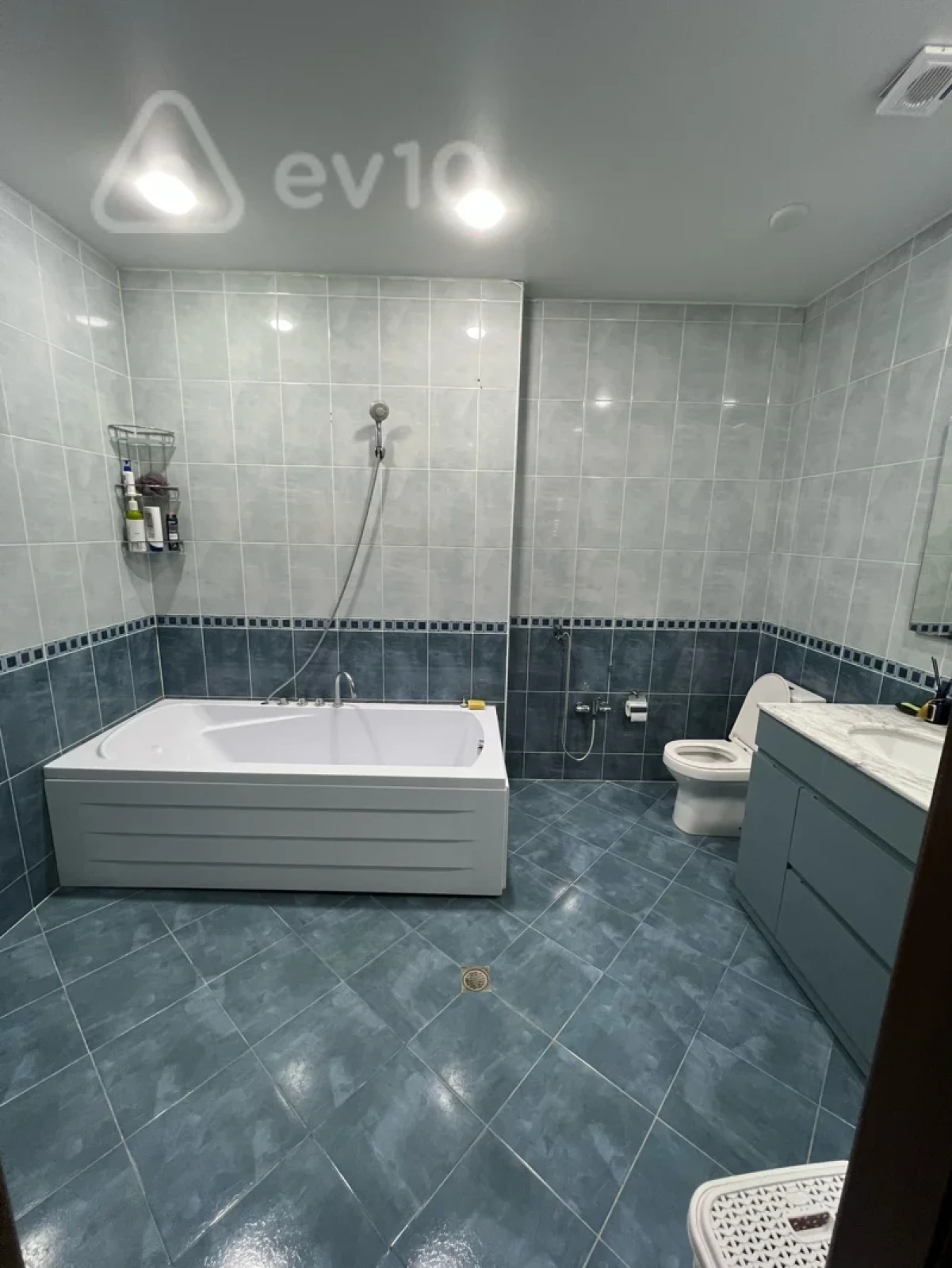 Kirayə verilir 3 otaqlı yeni tikili 150 m²