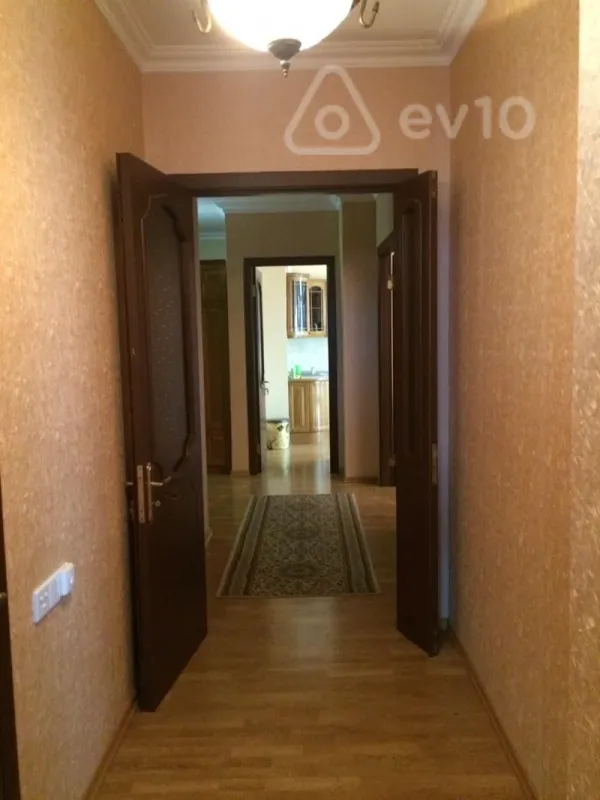 Kirayə verilir 3 otaqlı yeni tikili 150 m²