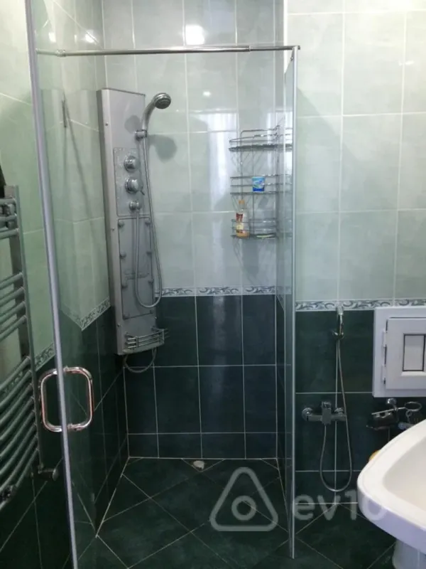 Kirayə verilir 3 otaqlı yeni tikili 150 m²