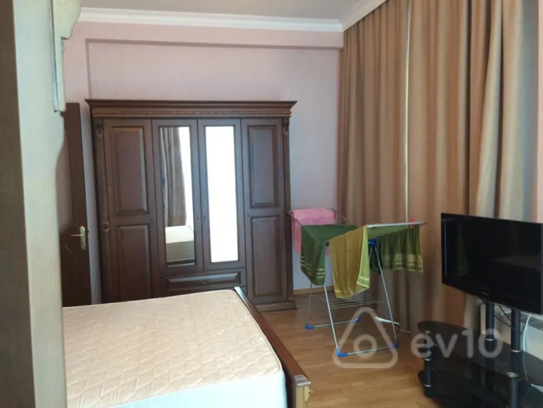 Kirayə verilir 3 otaqlı yeni tikili 150 m²