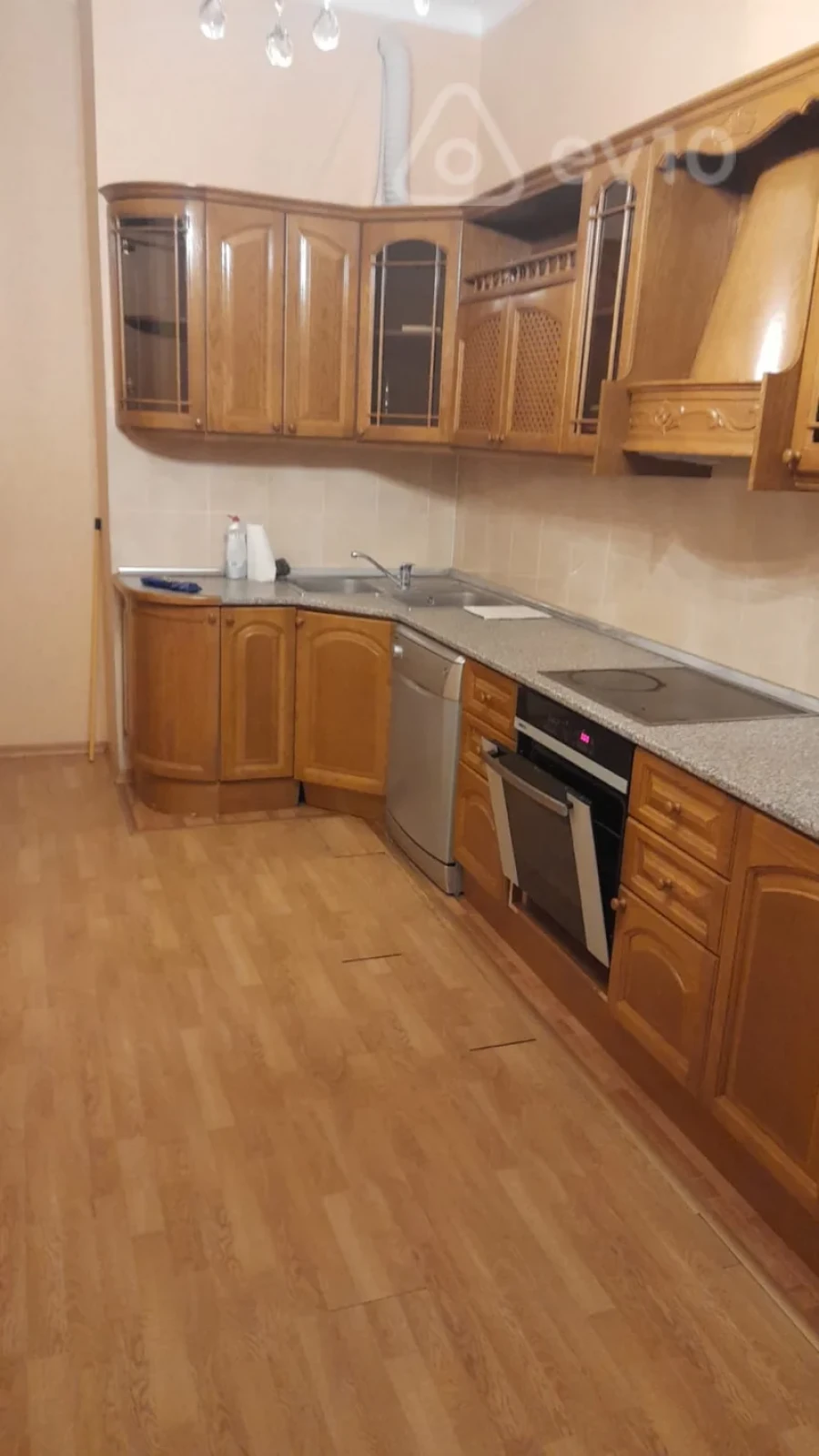 Kirayə verilir 3 otaqlı yeni tikili 150 m²