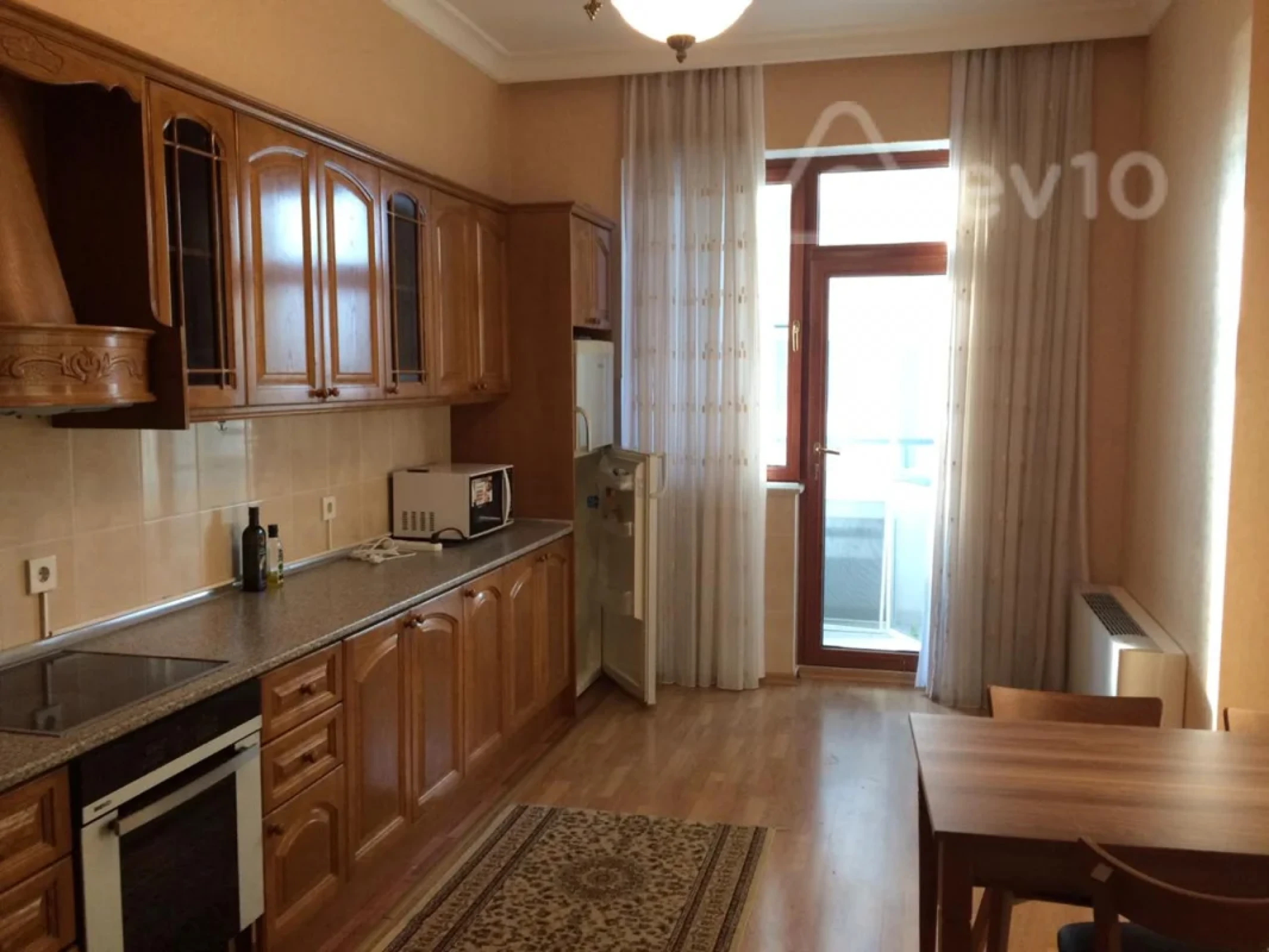 Kirayə verilir 3 otaqlı yeni tikili 150 m²