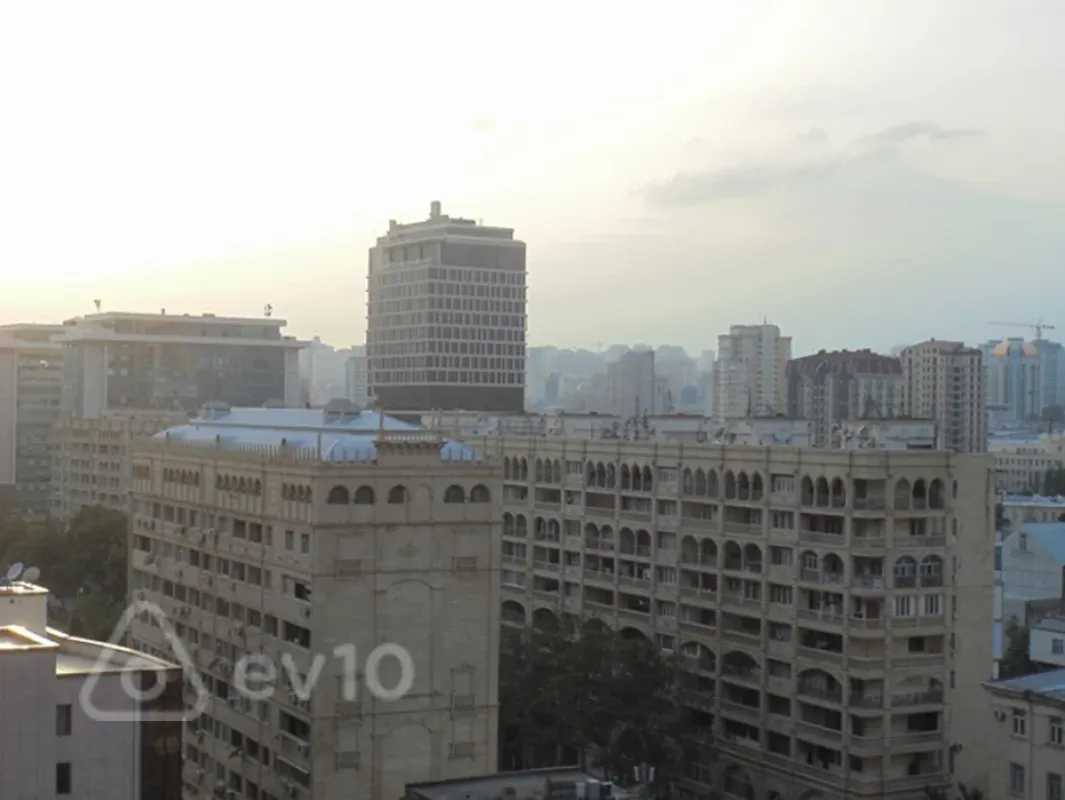 Kirayə verilir 3 otaqlı yeni tikili 150 m²