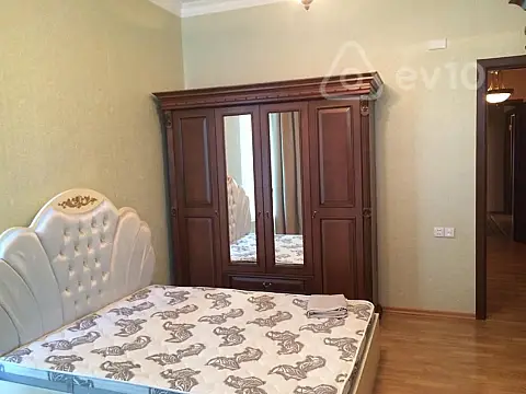 Kirayə verilir 3 otaqlı yeni tikili 150 m²