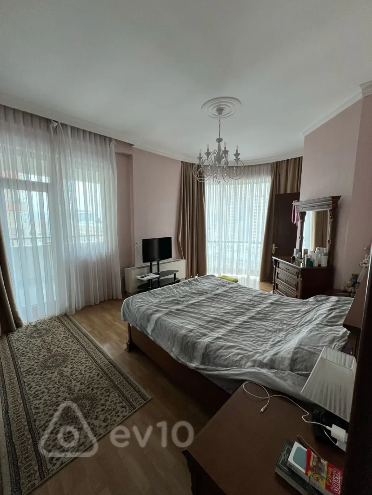 Kirayə verilir 3 otaqlı yeni tikili 150 m²