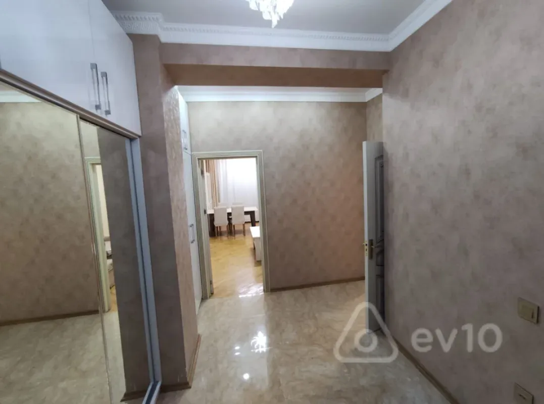 Kirayə verilir 2 otaqlı yeni tikili 60 m²