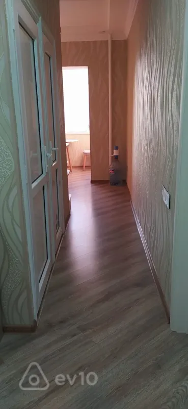 Kirayə verilir 4 otaqlı köhnə tikili 100 m²