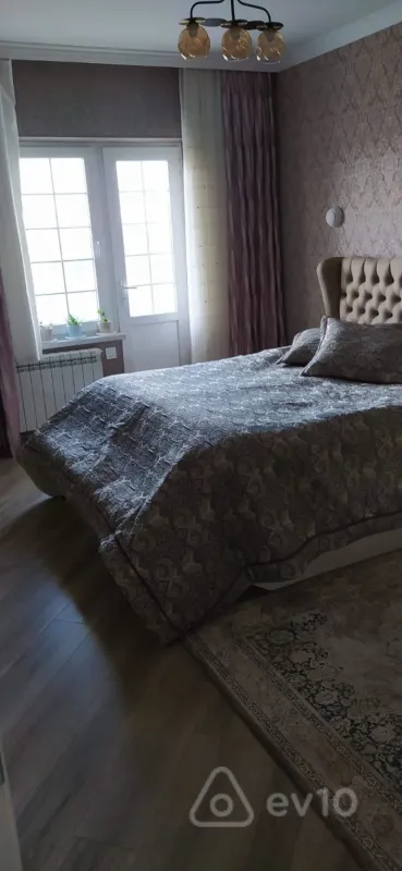 Kirayə verilir 4 otaqlı köhnə tikili 100 m²