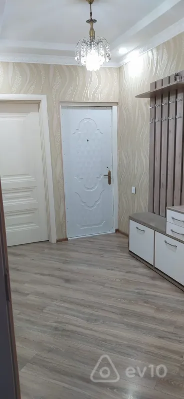 Kirayə verilir 4 otaqlı köhnə tikili 100 m²