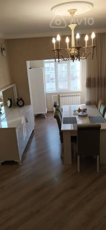 Kirayə verilir 4 otaqlı köhnə tikili 100 m²