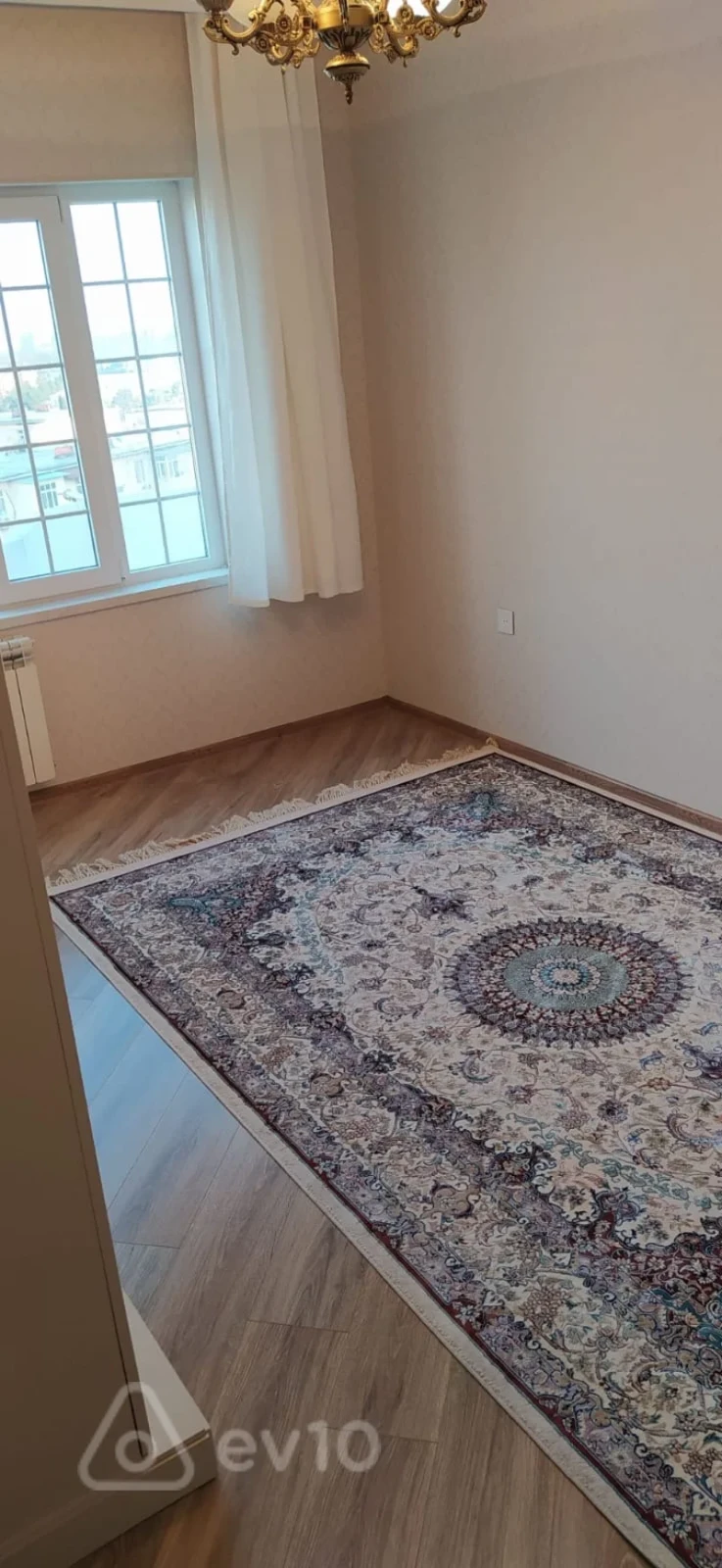Kirayə verilir 4 otaqlı köhnə tikili 100 m²