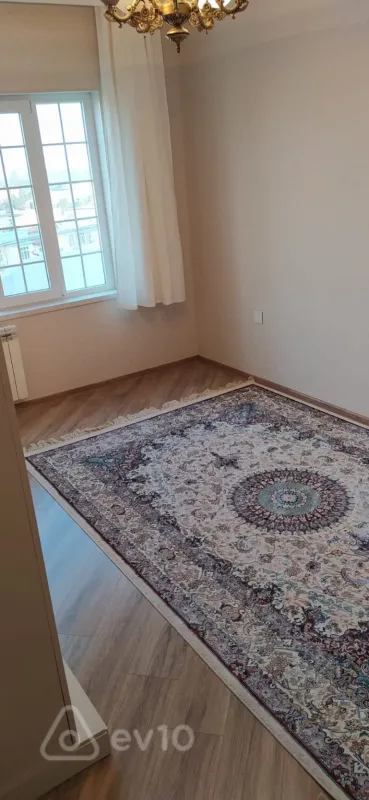 Kirayə verilir 4 otaqlı köhnə tikili 100 m²