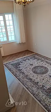 Kirayə verilir 4 otaqlı köhnə tikili 100 m²
